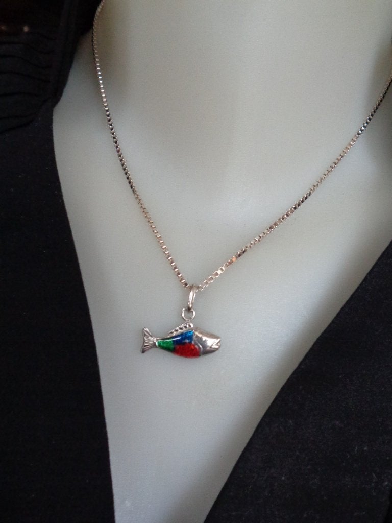 zilveren ketting met gekleurde vis hanger [699], Met hanger, Verzenden, Zo goed als nieuw, Zilver