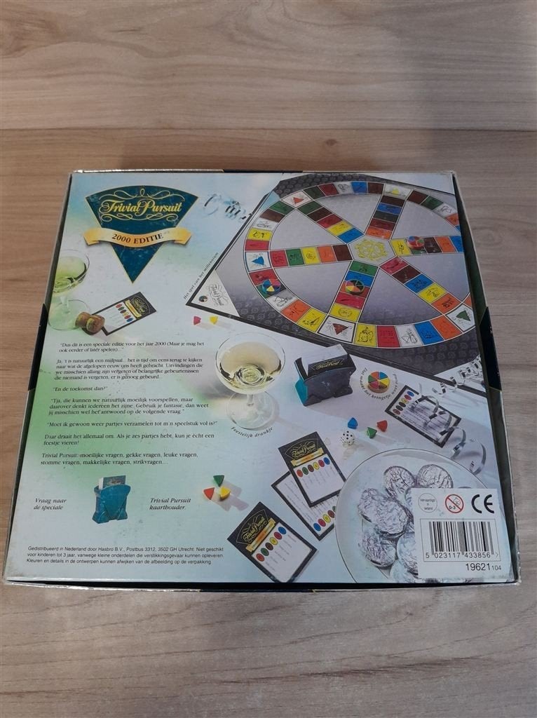 Trivial Pursuit 2000 editie - triviant - s5575, Hobby en Vrije tijd, Gezelschapsspellen | Bordspellen, Verzenden, Zo goed als nieuw