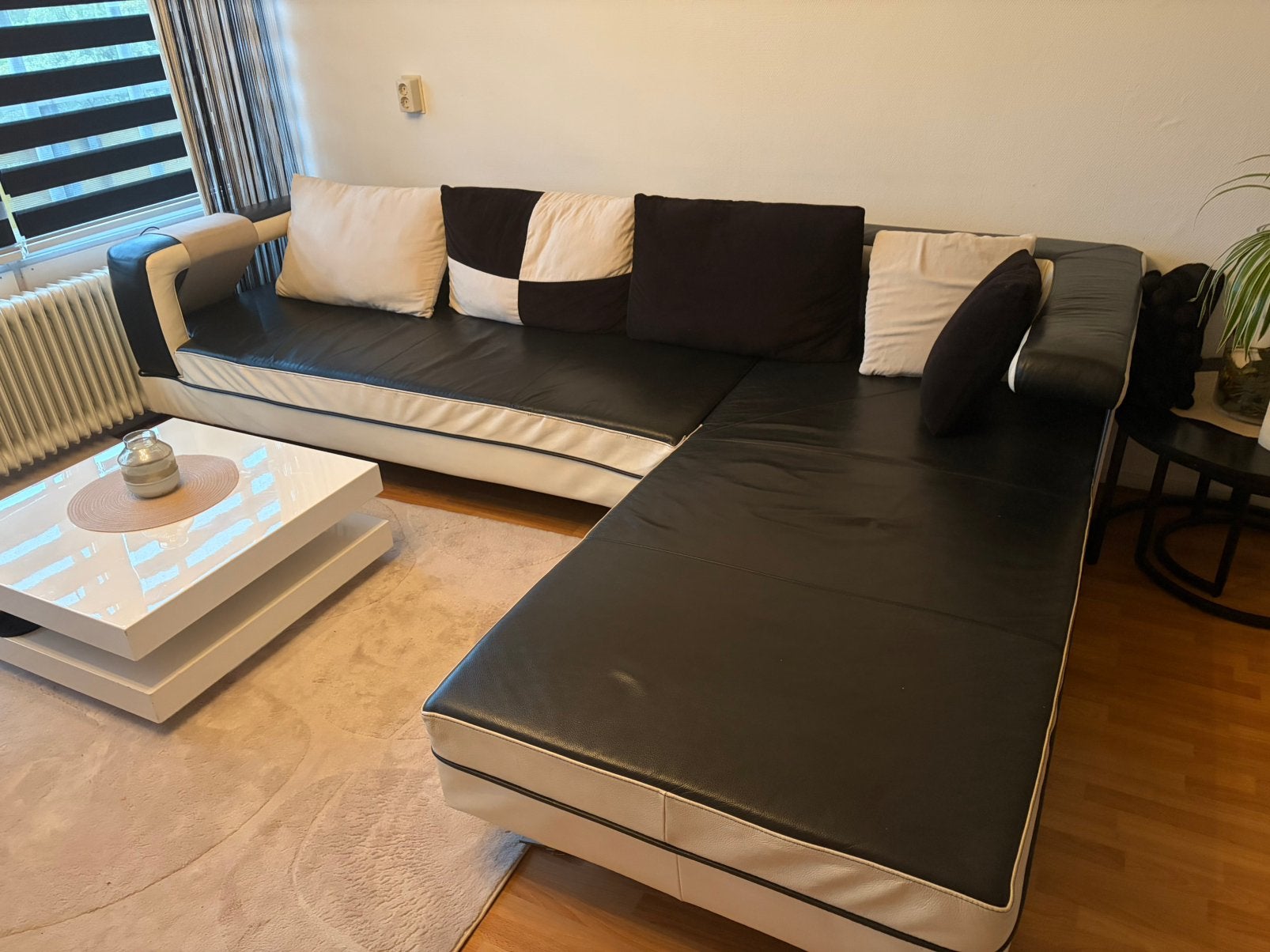 Lederen Hoekbank - Zwart/Wit - 285x190 cm, Huis en Inrichting, Banken | Bankstellen, Ophalen, 250 tot 300 cm, Gebruikt, Hoekbank