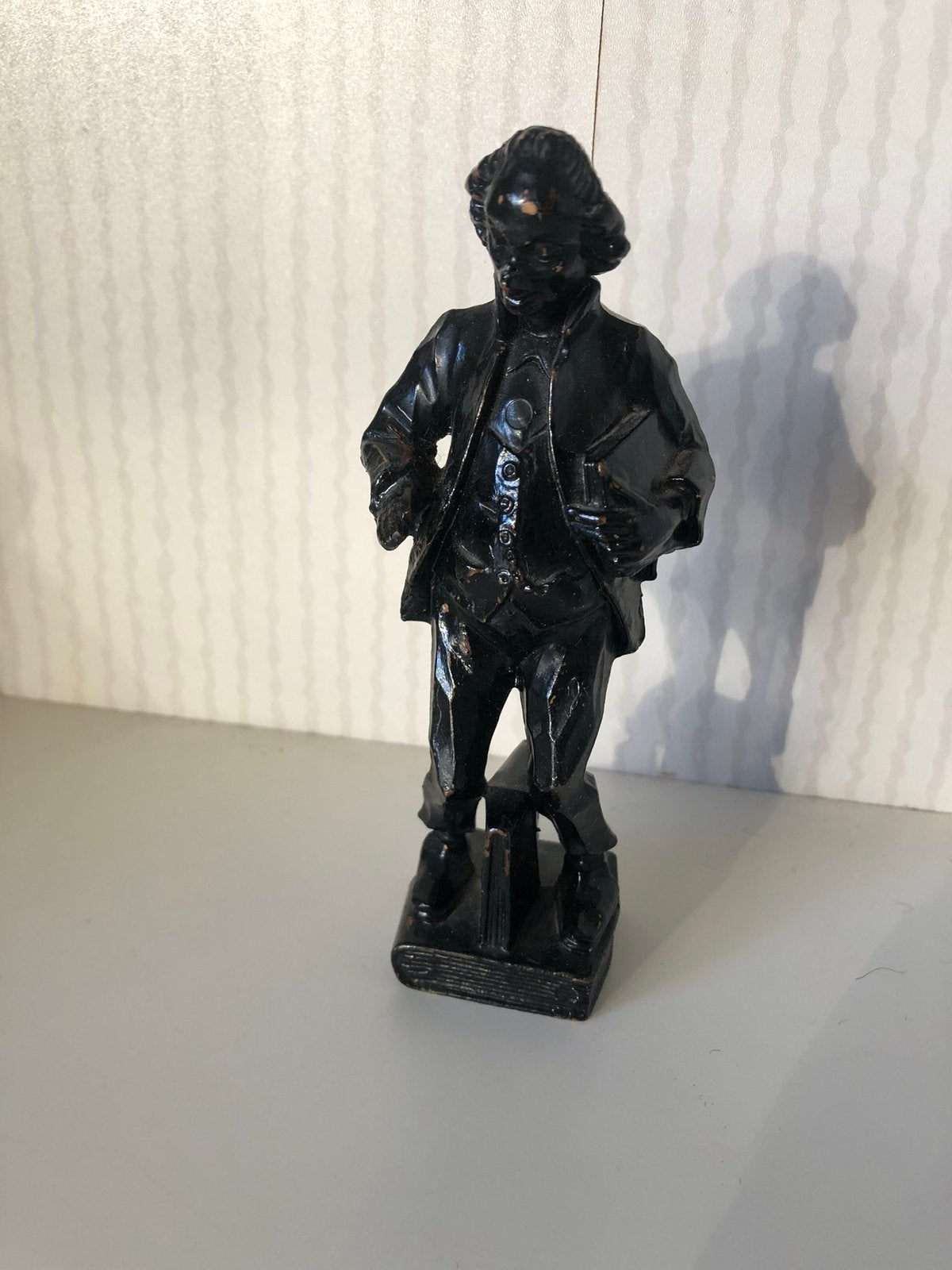Beeldje van man met de aktetas hoog 14 cm, Ophalen of Verzenden, Zo goed als nieuw, Mens