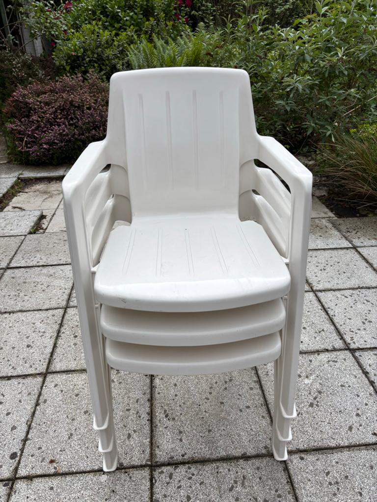 Set van 3 witte kunststof tuinstoelen, Ophalen, Gebruikt, Kunststof, Stapelbaar