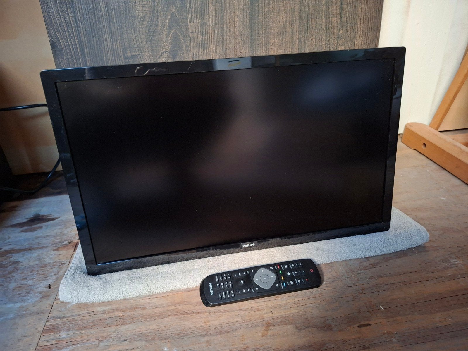Philips LCD TV 27 inch met muurbeugel en afstandsbediening, Ophalen of Verzenden