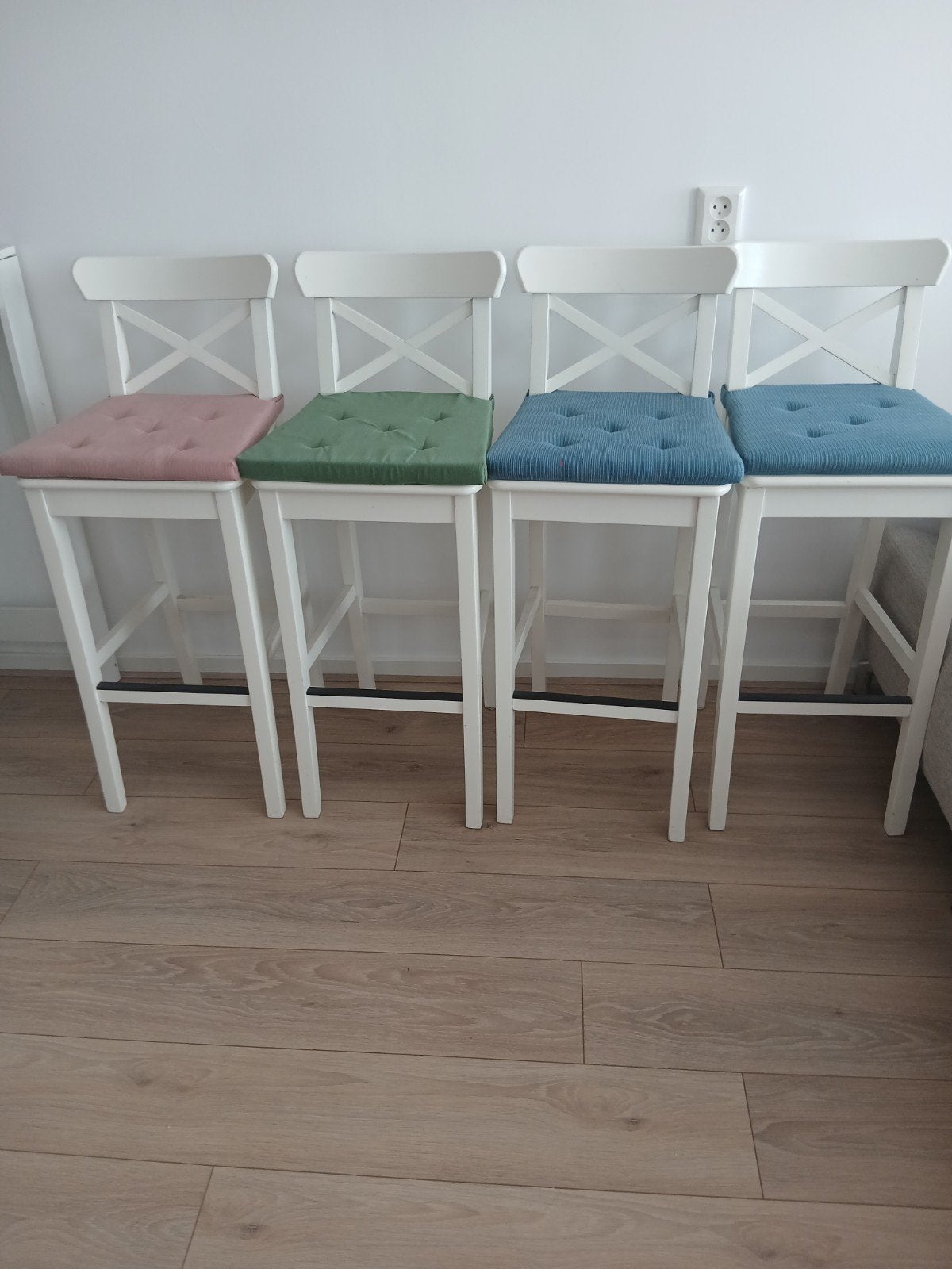 Hoge barkrukken met gekleurde kussens, Huis en Inrichting, Ophalen, Zo goed als nieuw, 90 cm of meer, 4 krukken