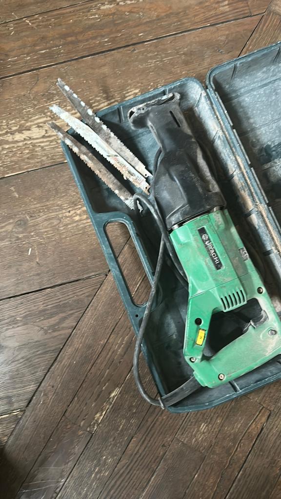 Hitachi Reciprozaag met zaagbladen en koffer, Ophalen of Verzenden, Gebruikt, Reciprozaag