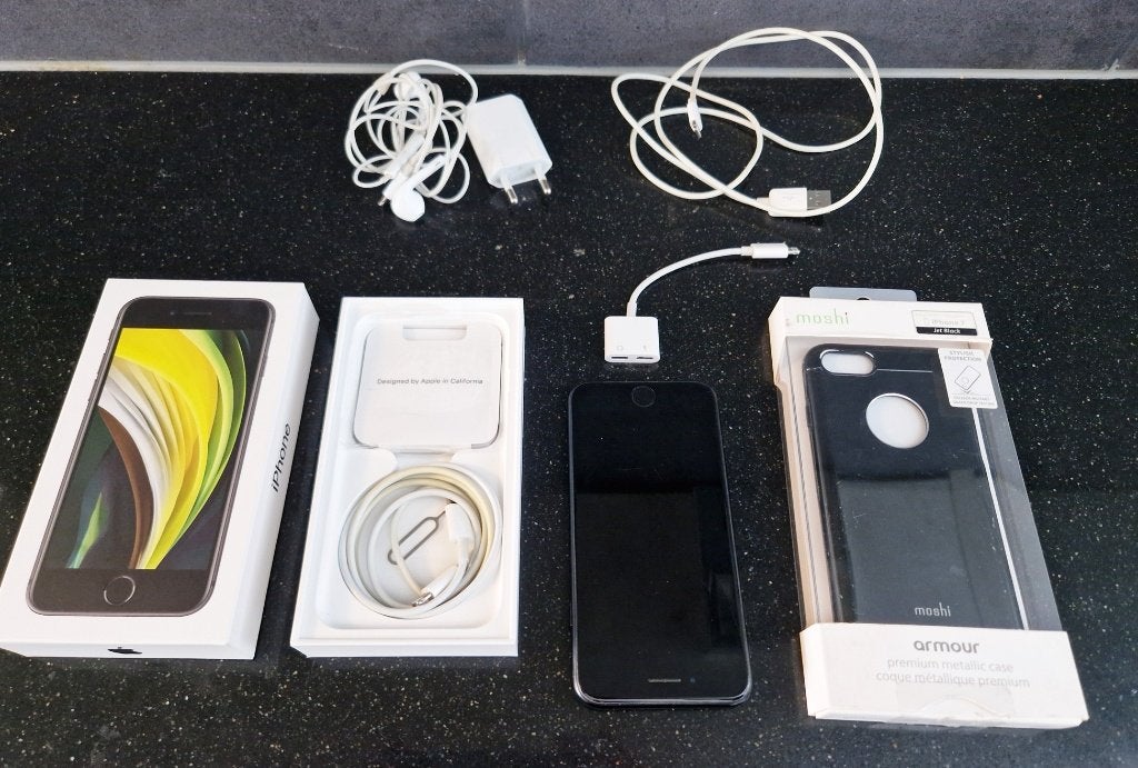 Apple Iphone SE Mobiel in prima staat, Telecommunicatie, Gebruikt, Zwart, Ophalen of Verzenden, 64 GB