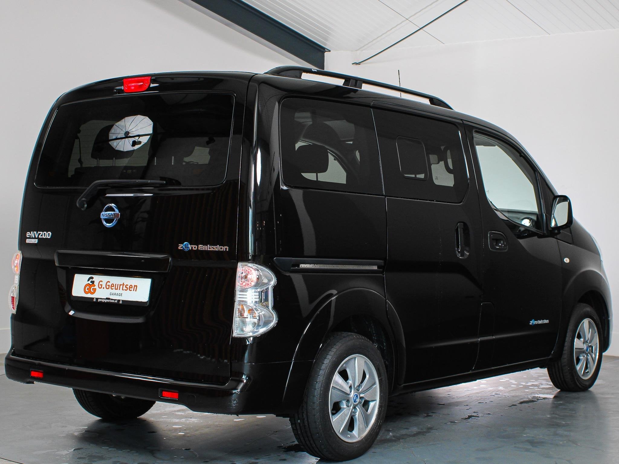 Nissan e-NV200 Evalia 40 kWh Connect Edition 7-Persoons Stoe, Auto's, Nissan, 7 stoelen, Zwart, Origineel Nederlands, 1594 kg