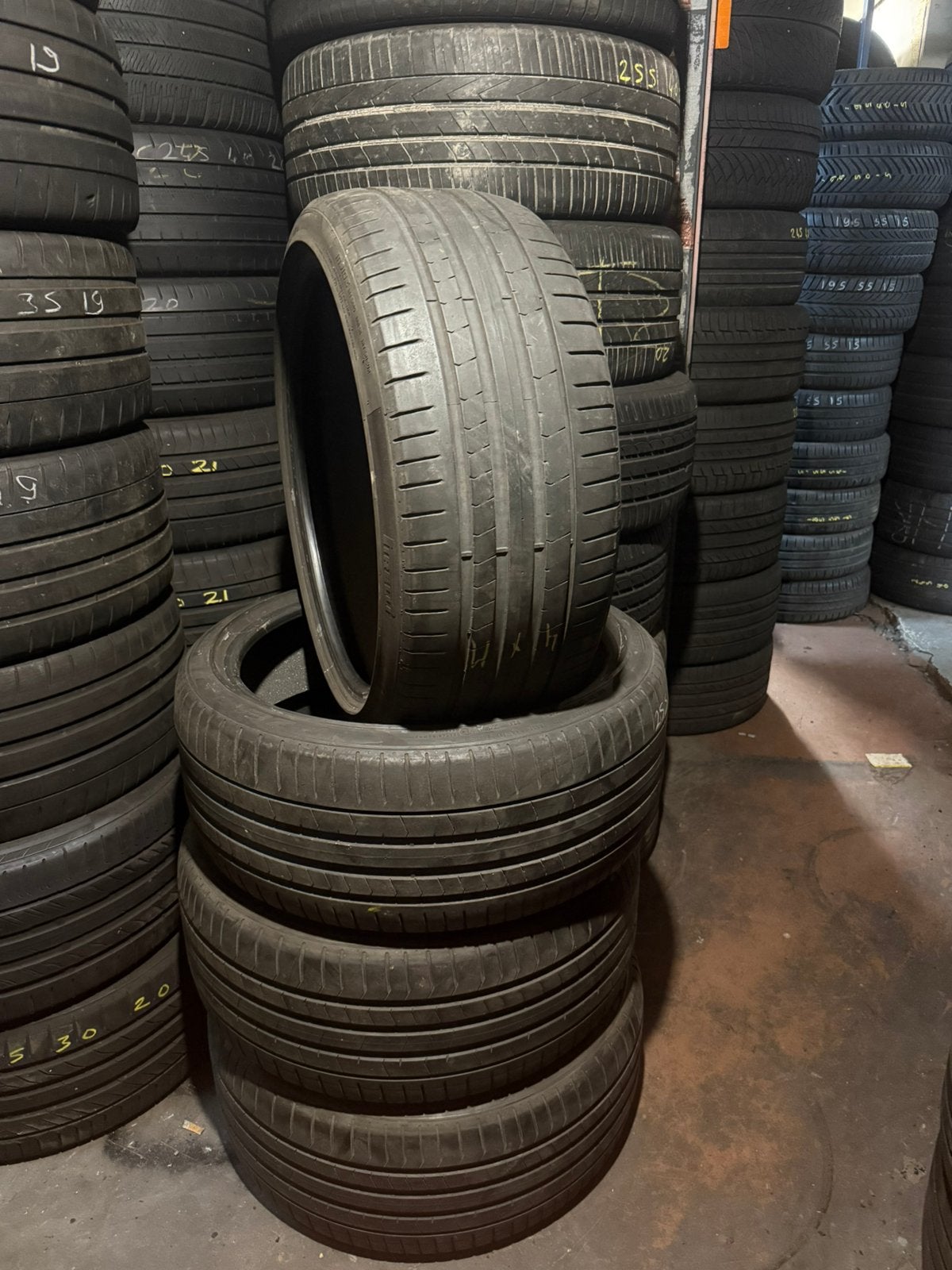 4x 255/35R20 2553520 PİRELLİ 5mm (inclusief monteren, Ophalen, Gebruikt, 255 mm, Band(en)