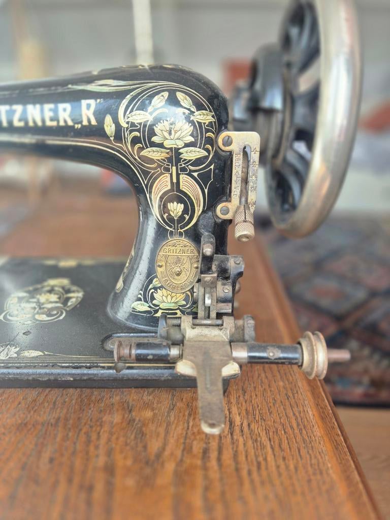 Antieke Gritzner Naaimachine - Decoratief en Functioneel, Ophalen