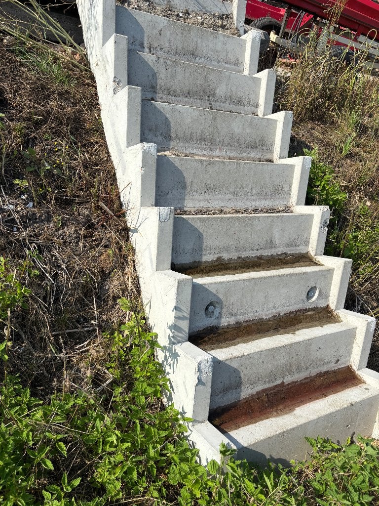 Betonnen prefab trap 97,5 cm breed – ca. 2,5 meter hoogte, Ophalen, Gebruikt, Trap, 2 tot 4 meter
