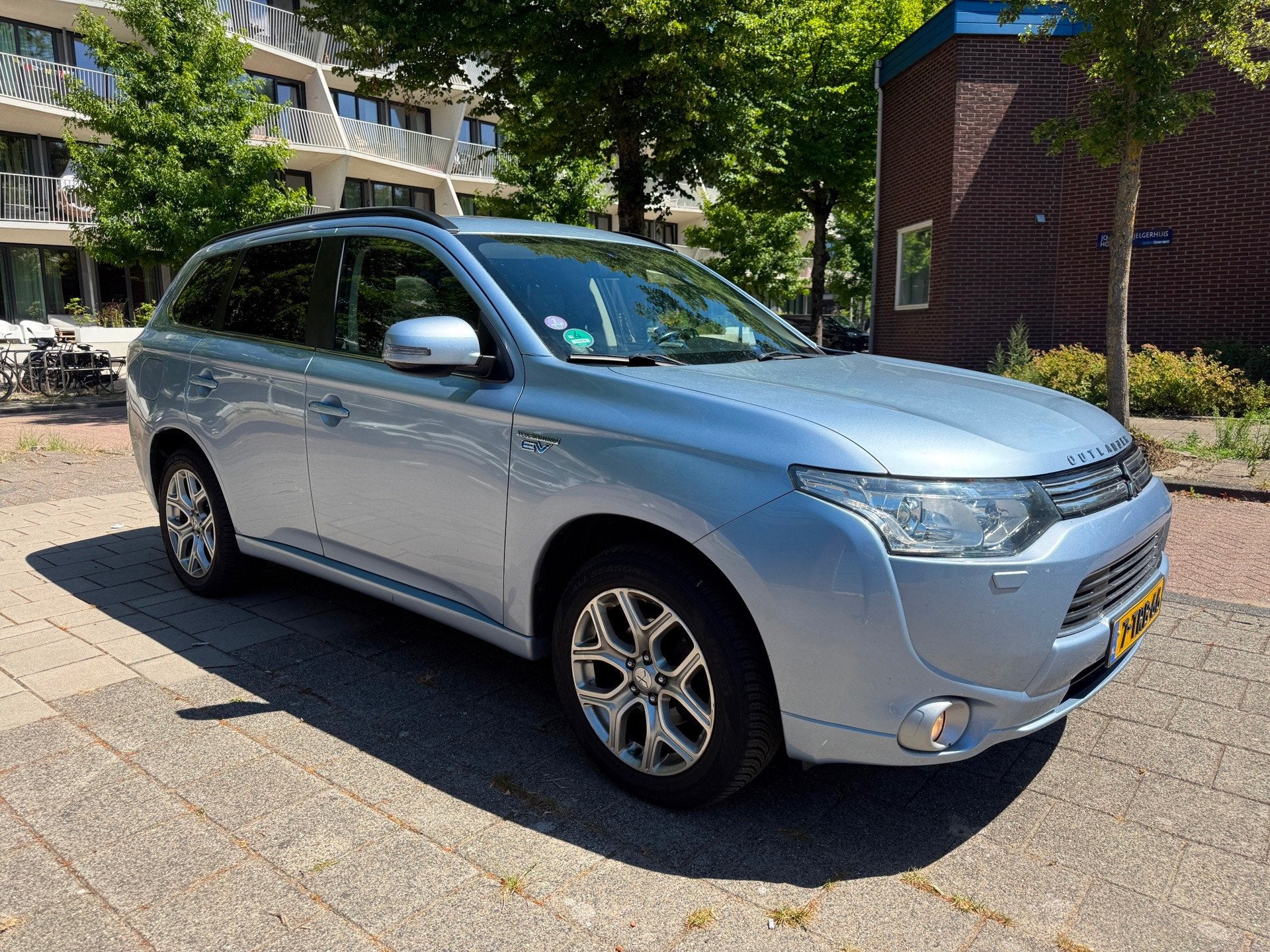 Mitsubishi Outlander 2.0 PHEV instyle Leder Panorama Plug-in, Zwart, 4 cilinders, Blauw, Vierwielaandrijving