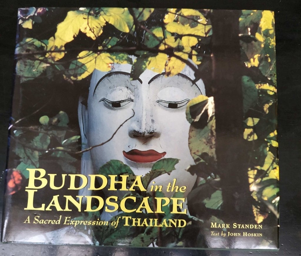 Boek Buddha in the landscape a sacred expression of Thailand, Ophalen of Verzenden, Zo goed als nieuw, Overige onderwerpen