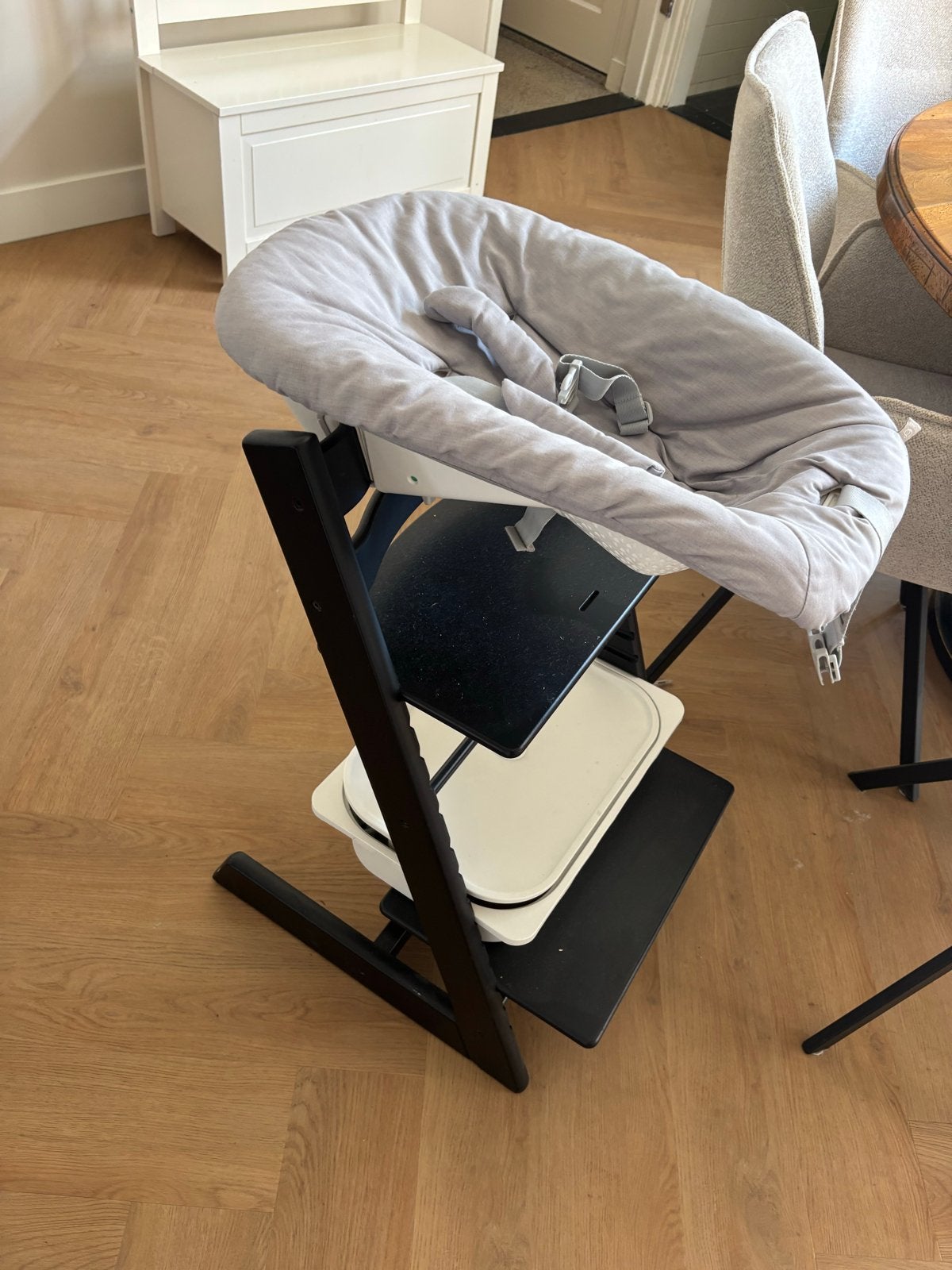 Stokke Tripp Trapp met Newbornset - Zwart/Grijs, Ophalen, Zo goed als nieuw, Meegroeistoel, Aanschuifbaar