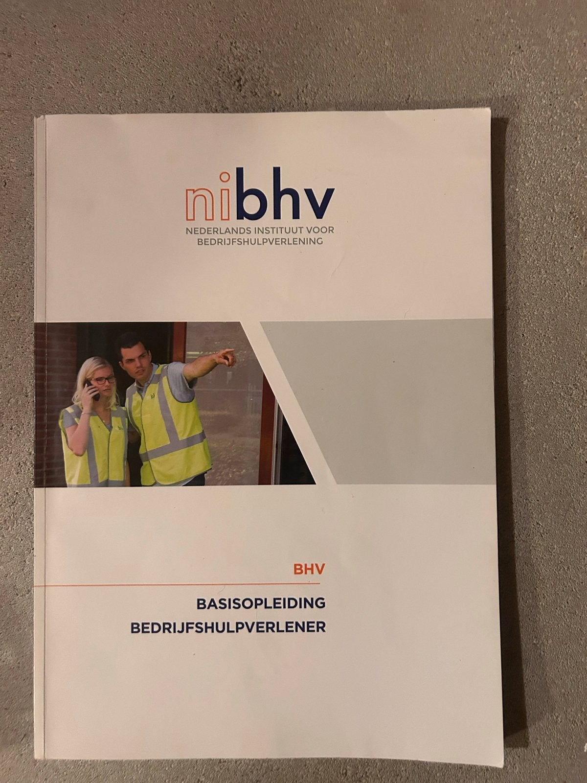 NIBHV BHV Basisopleiding Bedrijfshulpverlener Boek, Verzenden, Zo goed als nieuw, Overige niveaus
