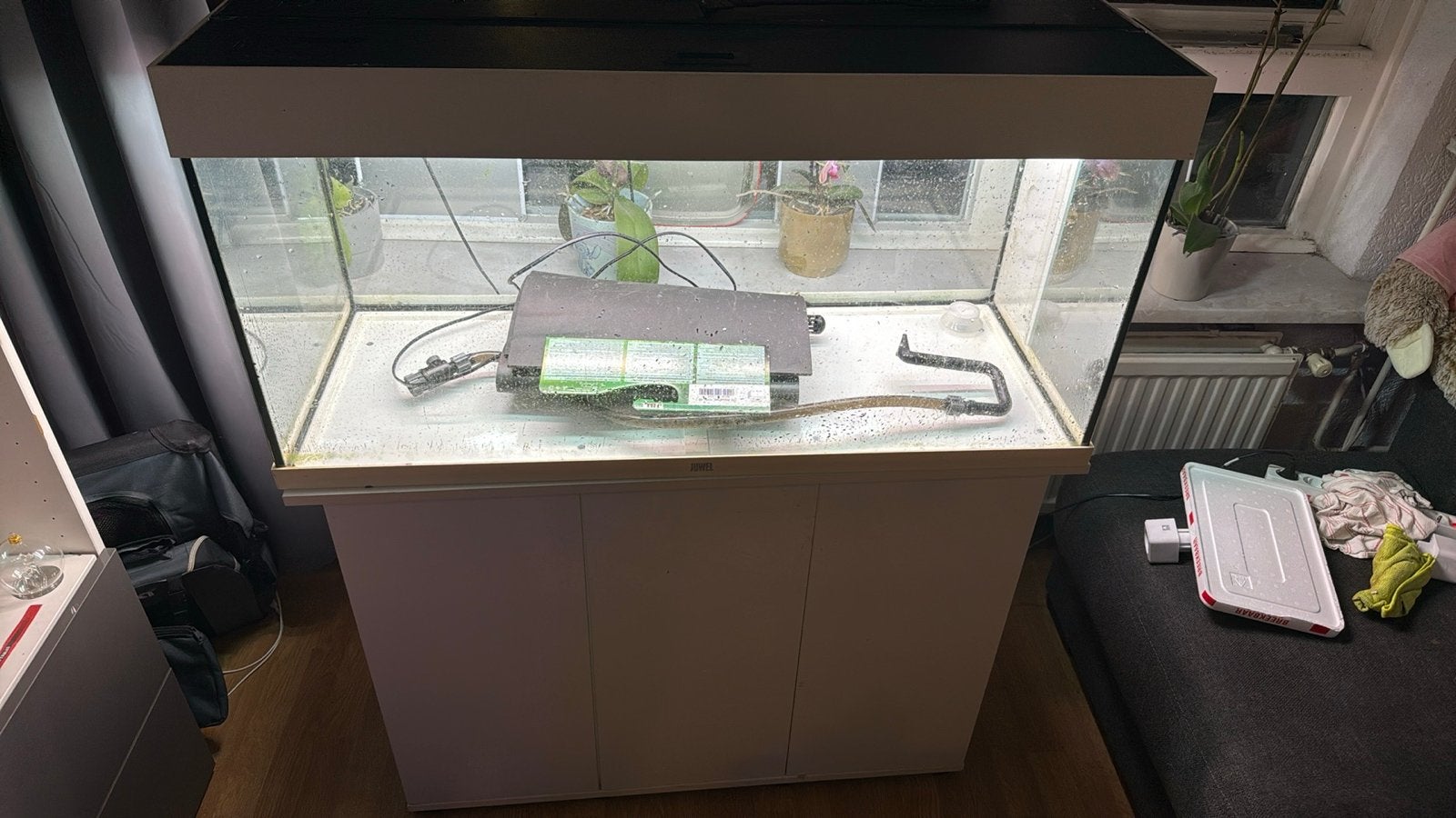 Te koop juwel aquarium wit met meubel, Ophalen, Zo goed als nieuw, Leeg aquarium, Inclusief toebehoren