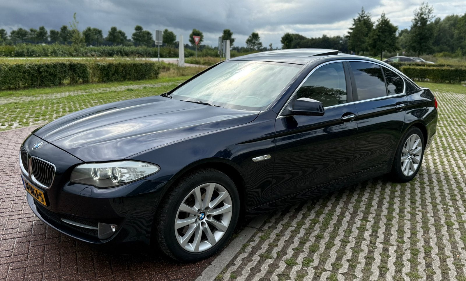BMW 5-Serie 3.0 I 523 AUT 2010 Blauw, Auto's, Achterwielaandrijving, 2000 kg, Blauw, 2996 cc