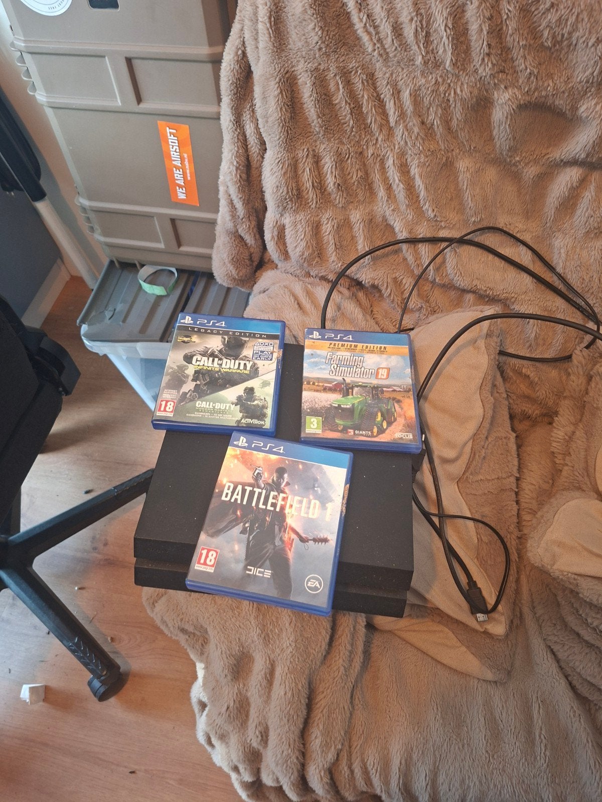 PS4 met 3 games (zonder controller), Ophalen, Gebruikt