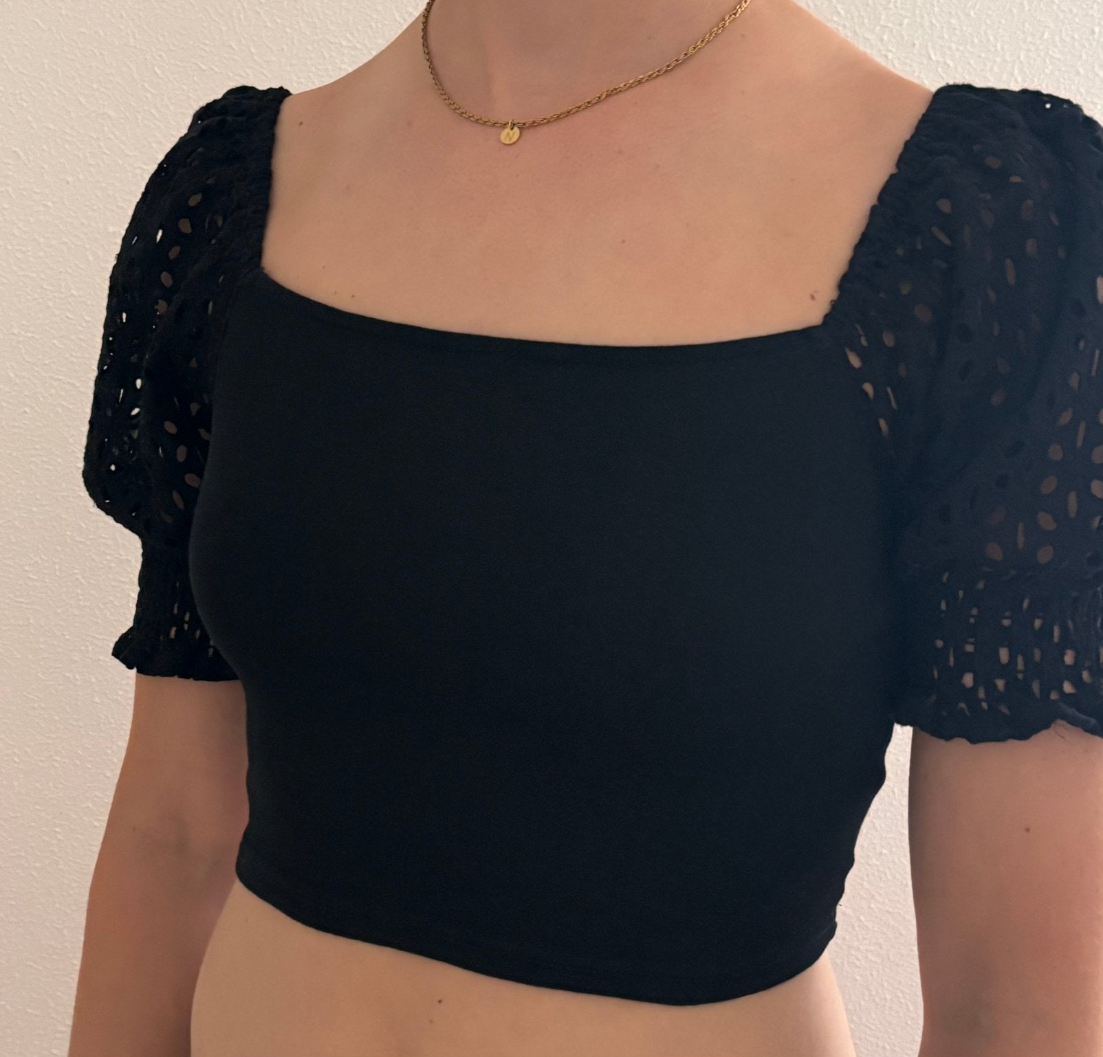 Loavies zwarte top met broderie pofmouwen - Maat XS, Kleding | Dames, Tops, Zwart, Ophalen of Verzenden, Zo goed als nieuw, Korte mouw