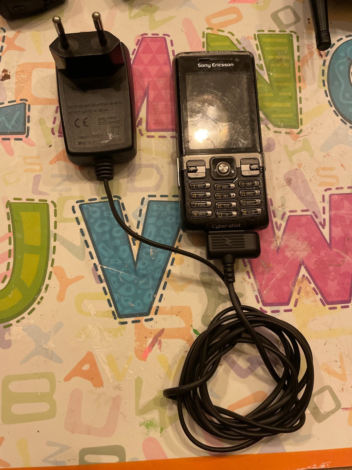 Sony Ericsson Cyber-shot telefoon met oplader, Telecommunicatie, Mobiele telefoons | Sony, Gebruikt, Schuifmodel, Zwart, Overige systemen