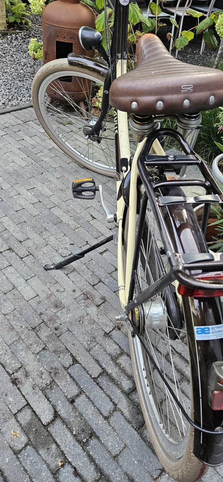 Foto 6 van Stoere stevige batavus damesfiets