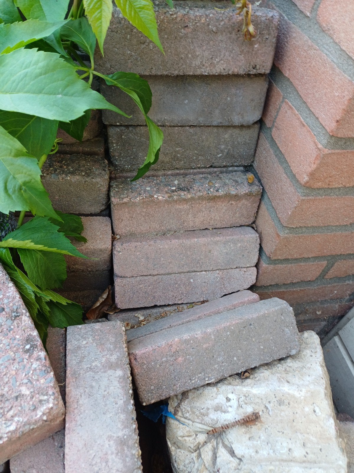 Gratis stenen ca. 10-20m2 of naar behoefte, Ophalen of Verzenden, Gebruikt, Beton