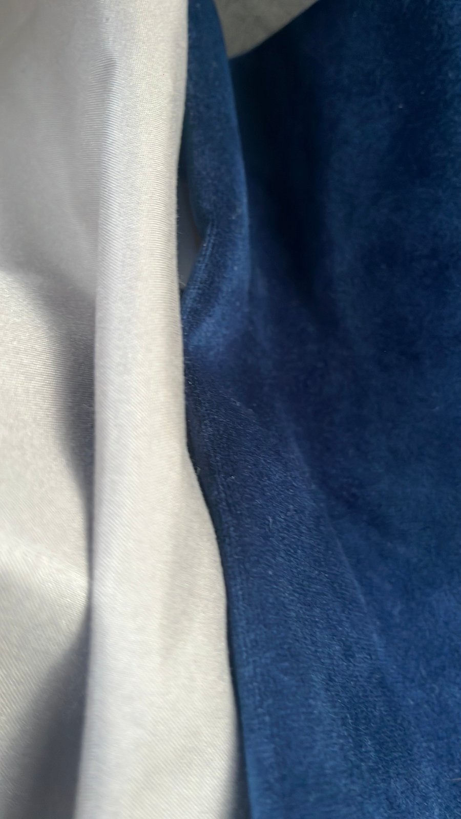 NIEUW BINNEN VELOURS BLAUW GEVOERD 140 breed met plooi 270h, Bruynzeel, Overgordijn, Blauw, Fluweel