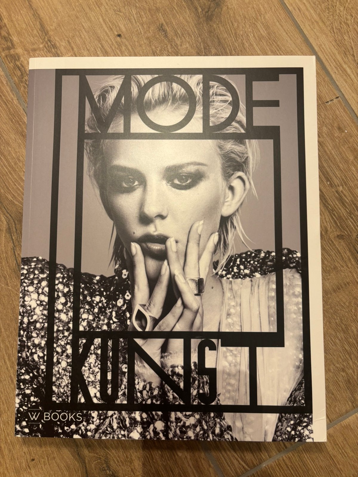 Mode Kunst, Ophalen of Verzenden, Zo goed als nieuw, Mode algemeen