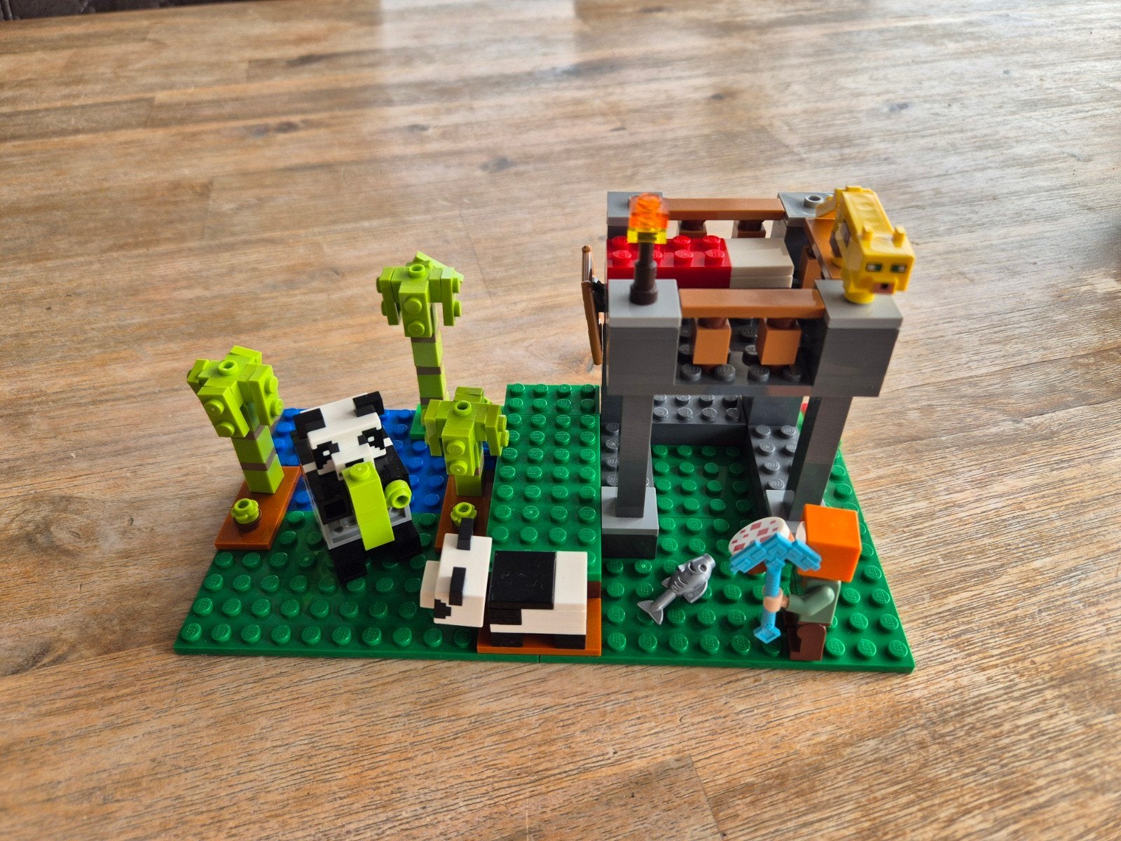 Lego Minecraft Pandaverblijf (21158) compleet met boekje, Minecraft, Lego, Ophalen of Verzenden, Zo goed als nieuw