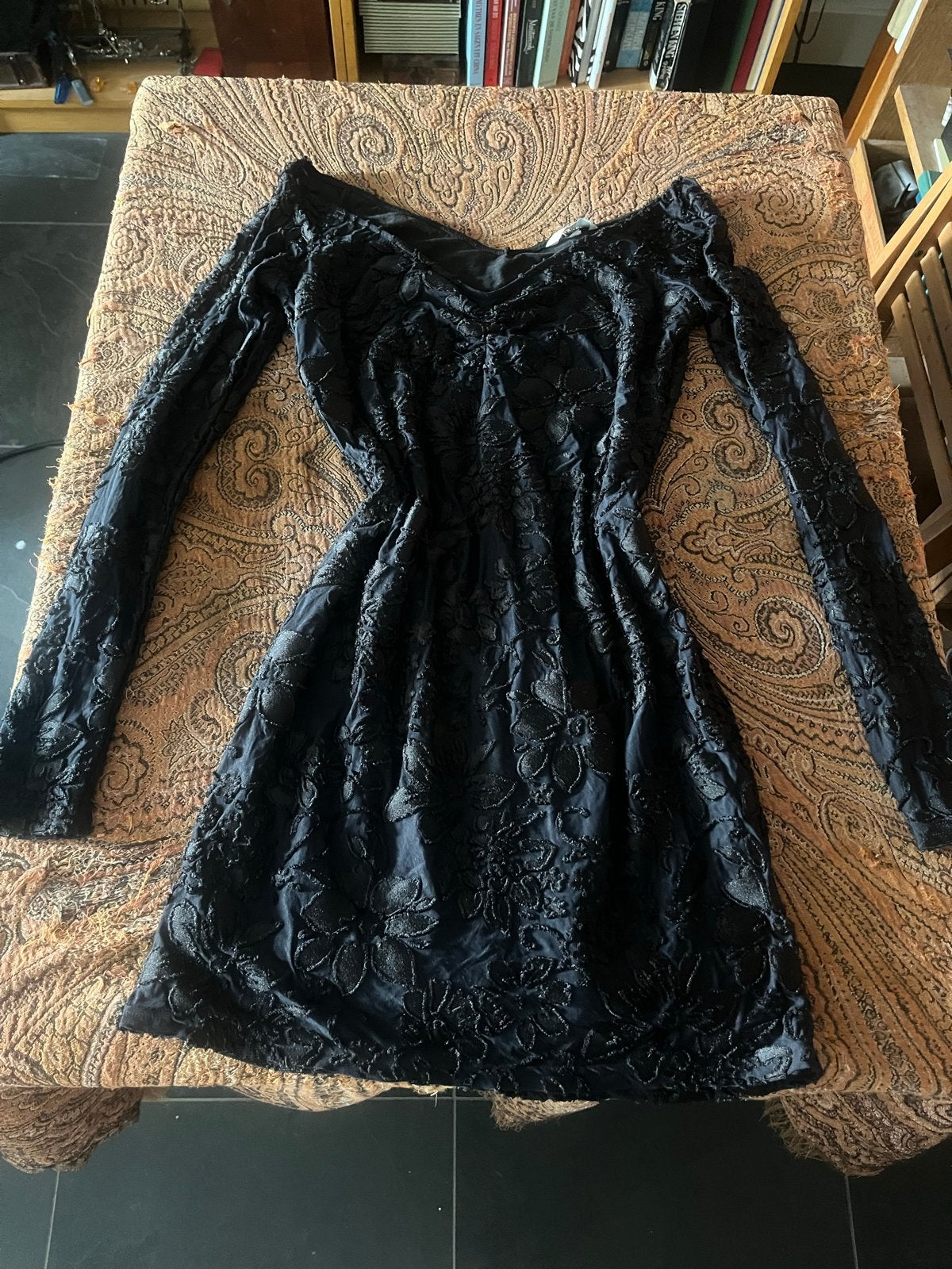 Zwart kanten jurkje met lange mouwen - H&M, Maat 38/40 (M), Verzenden, Zwart, Zo goed als nieuw