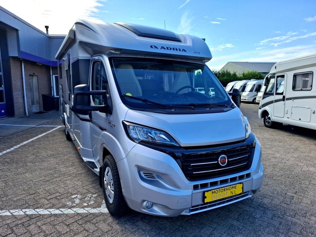 Adria Matrix Supreme 700 SL |5 zitplaatsen|Automaat|180 PK|, Chemisch toilet, Diesel, Adria, 7 tot 8 meter
