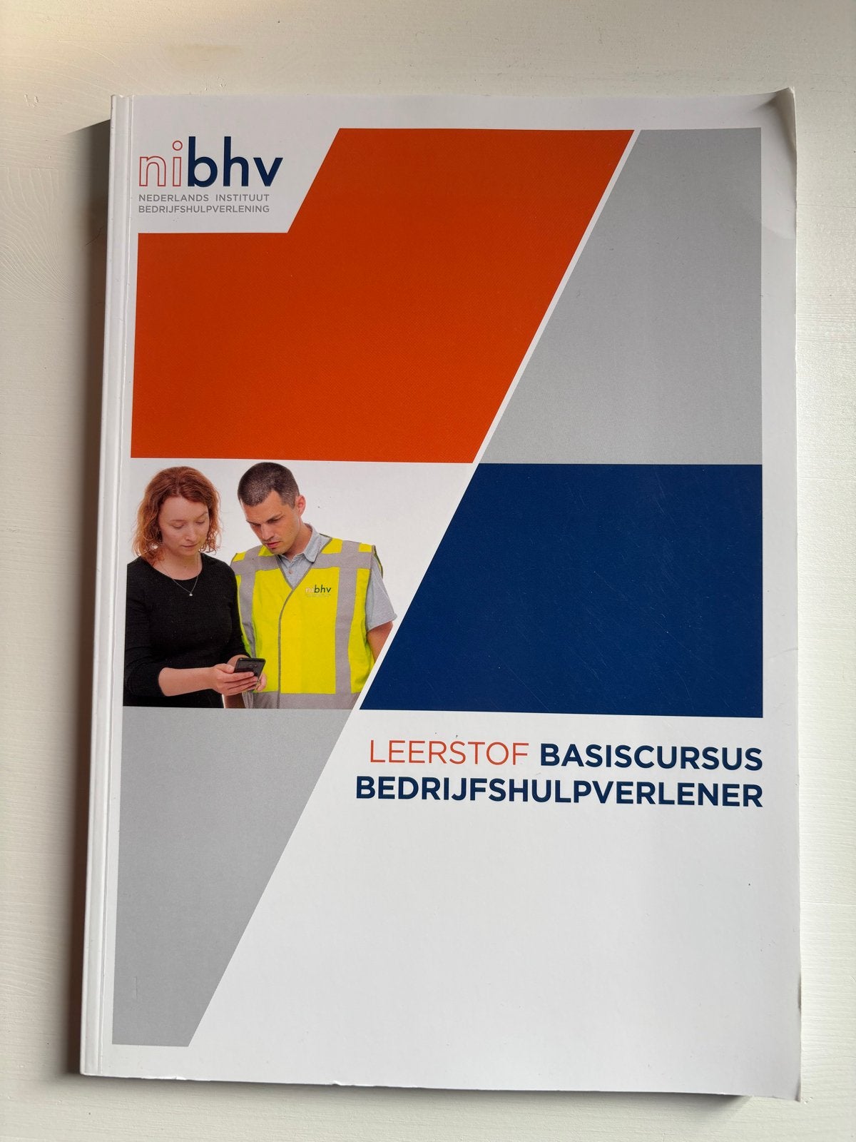 NIBHV Leerboek Basiscus BHV - Zo goed als nieuw, Ophalen of Verzenden, Zo goed als nieuw, Overige niveaus