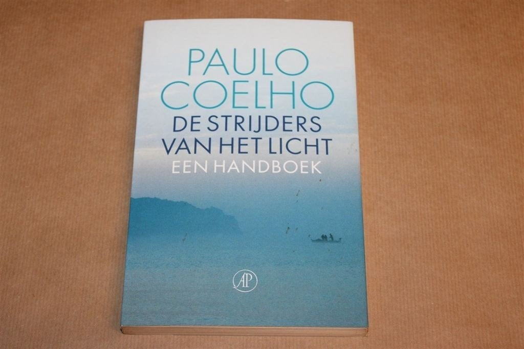 De Strijders van het Licht — Paulo Coelho 2006, Ophalen of Verzenden, Gelezen