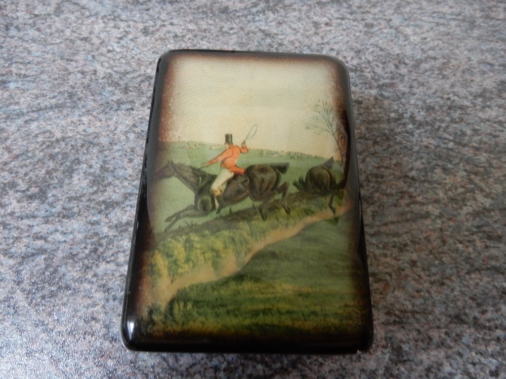 Lakdoosje uit Engeland, paarden, bekleed rood fluweel, Ophalen of Verzenden