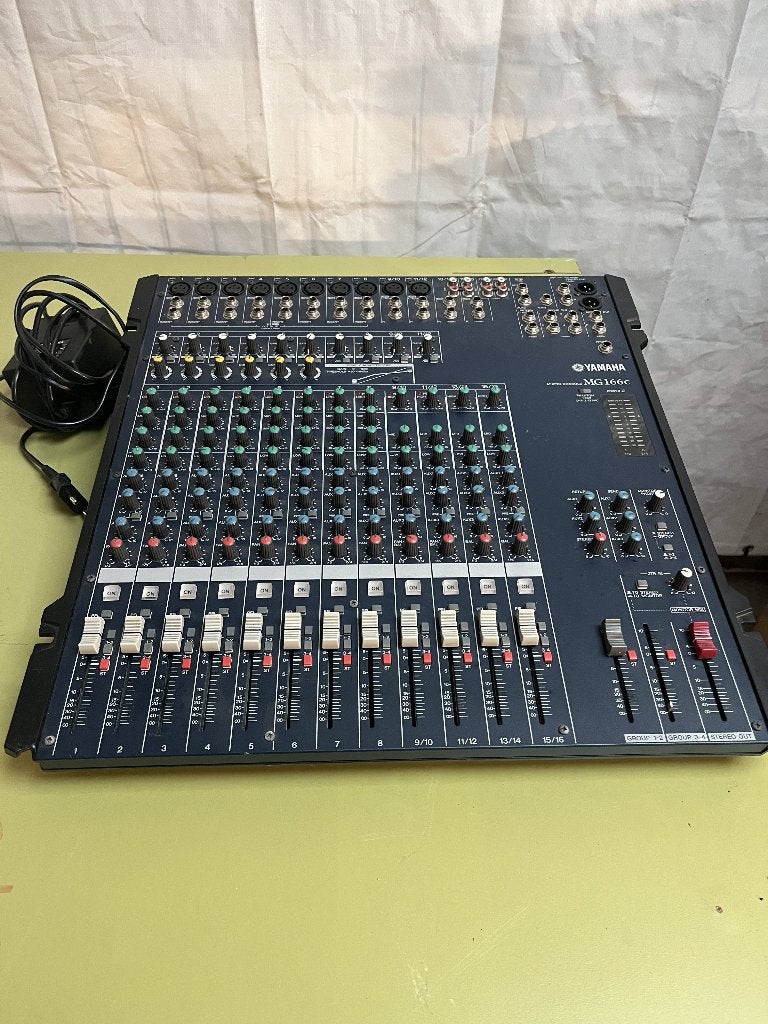 Yamaha Analoge Mixer MG166c, Muziek en Instrumenten, Ophalen of Verzenden, Gebruikt, 10 tot 20 kanalen, Microfooningang