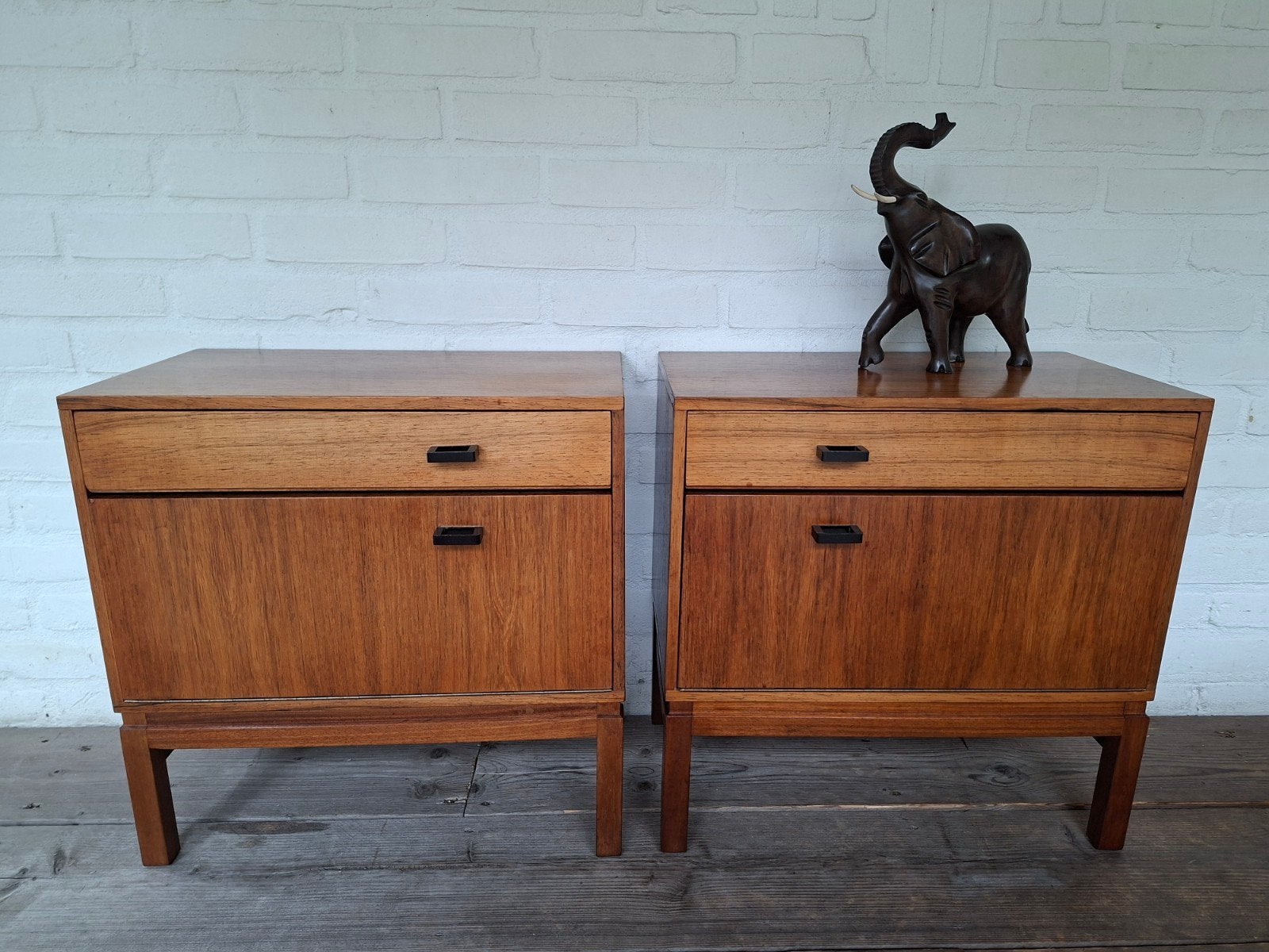 Vintage retro nachtkastjes Deense stijl Design jaren 60., Verzamelen, Retro, Ophalen, Huis en Inrichting
