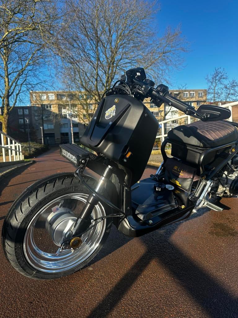 Custom Honda Zoomer - Zuinig, Weinig KM, Hotlap Uitlaat, Fietsen en Brommers, Brommers | Honda, Ophalen, Zo goed als nieuw