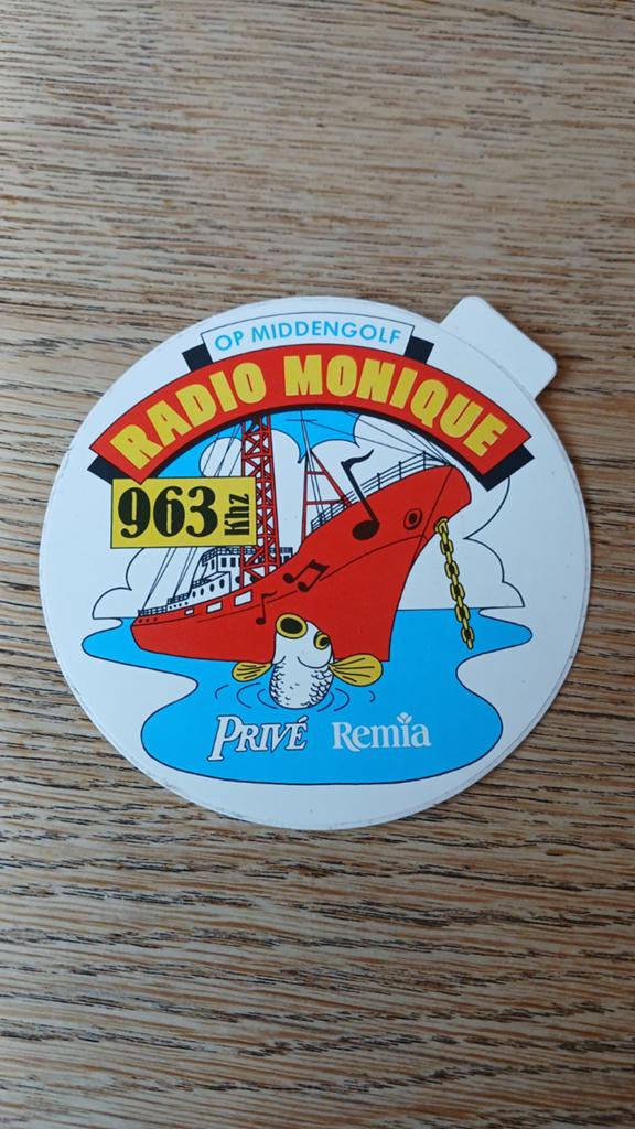Sticker Radio Monique vanaf de Noordzee, Ross Revenge, Verzamelen, Stickers, Ophalen of Verzenden, Zo goed als nieuw