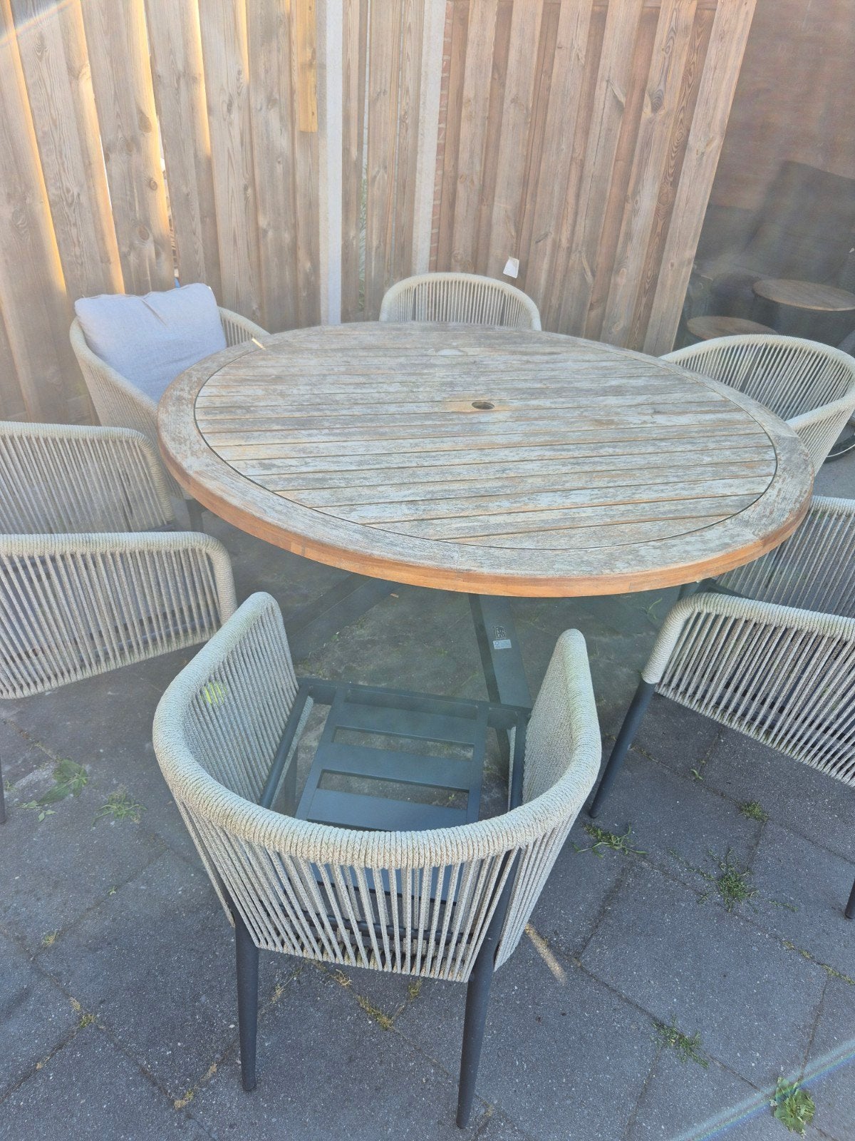 Robuuste Teakhouten Tuintafel met 6 Stoelen, Ophalen