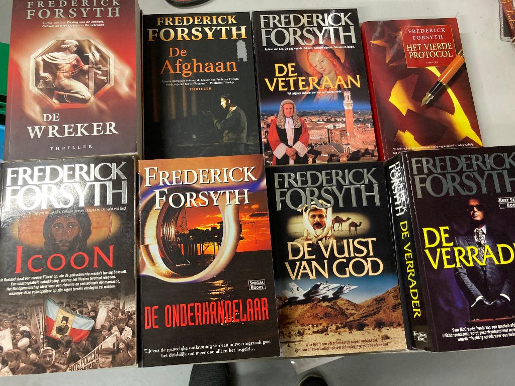 T.K. nog 12 boeken van Frederick Forsyth zie actuele lijst, Ophalen of Verzenden, Gelezen, Frederick Forsyth