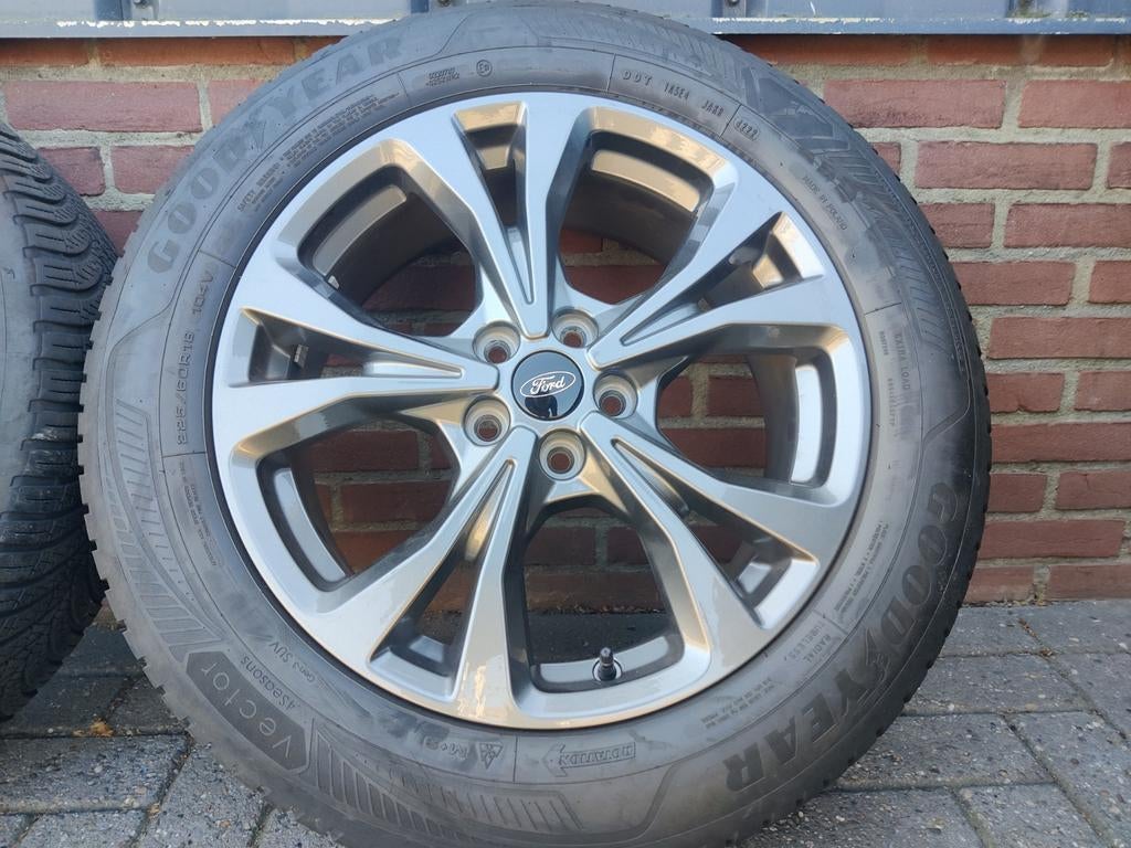 18 Inch Originele Ford Kuga ST All Season Set Goodyear TPMS, 18 inch, Gebruikt, Klanten@ford.com, Ford
