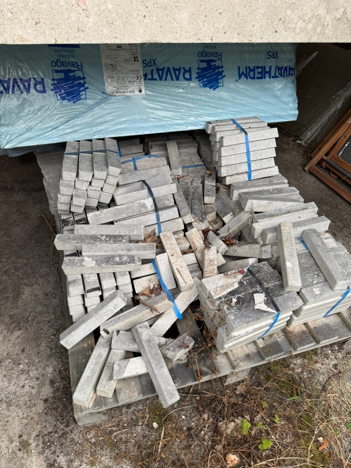 +/- 400 betonribben afstandhouders betonvloer, Ophalen, Zo goed als nieuw