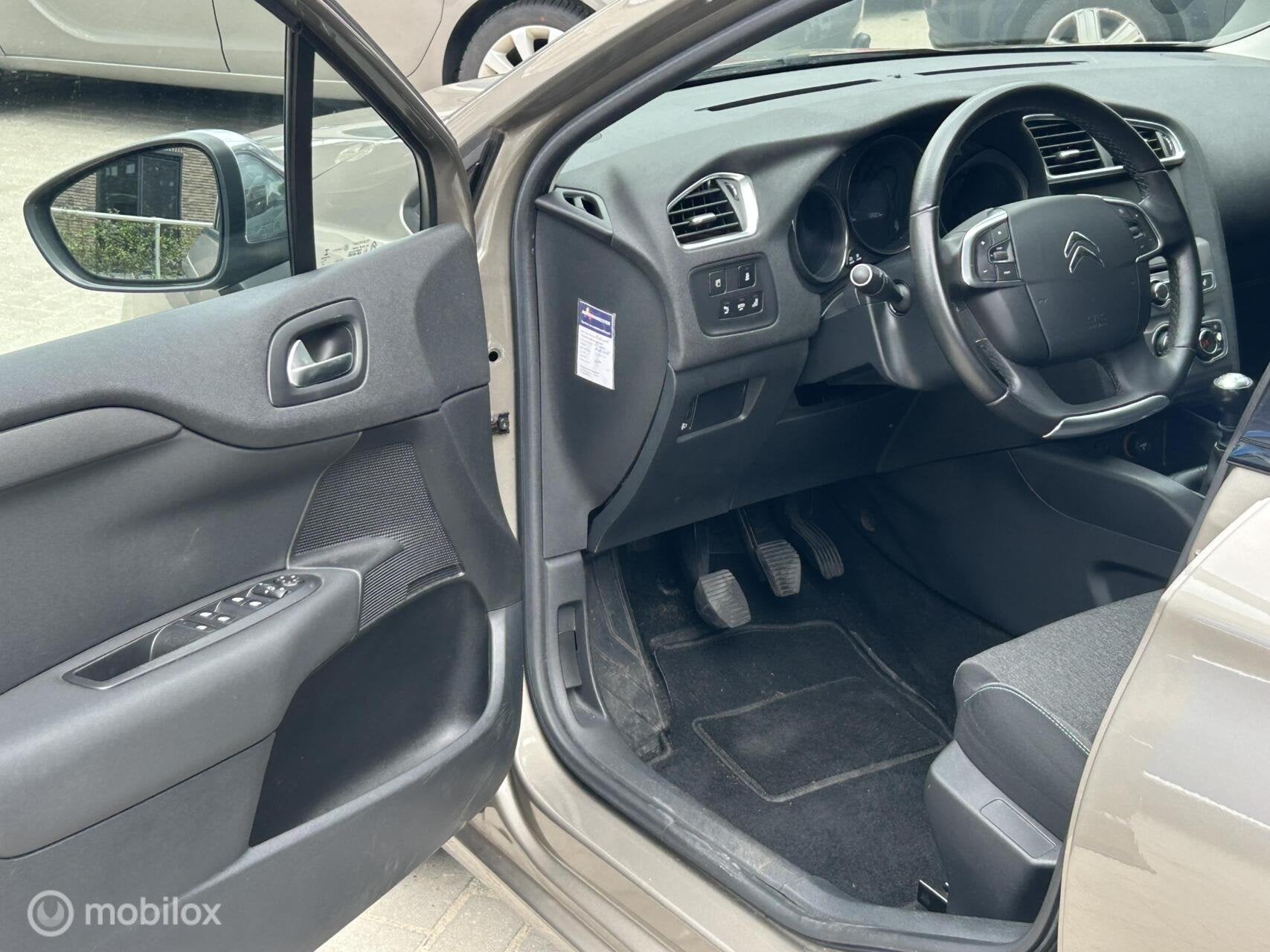 Foto 9 van Citroen C4 1.2 T 130 Pk Feel Collection