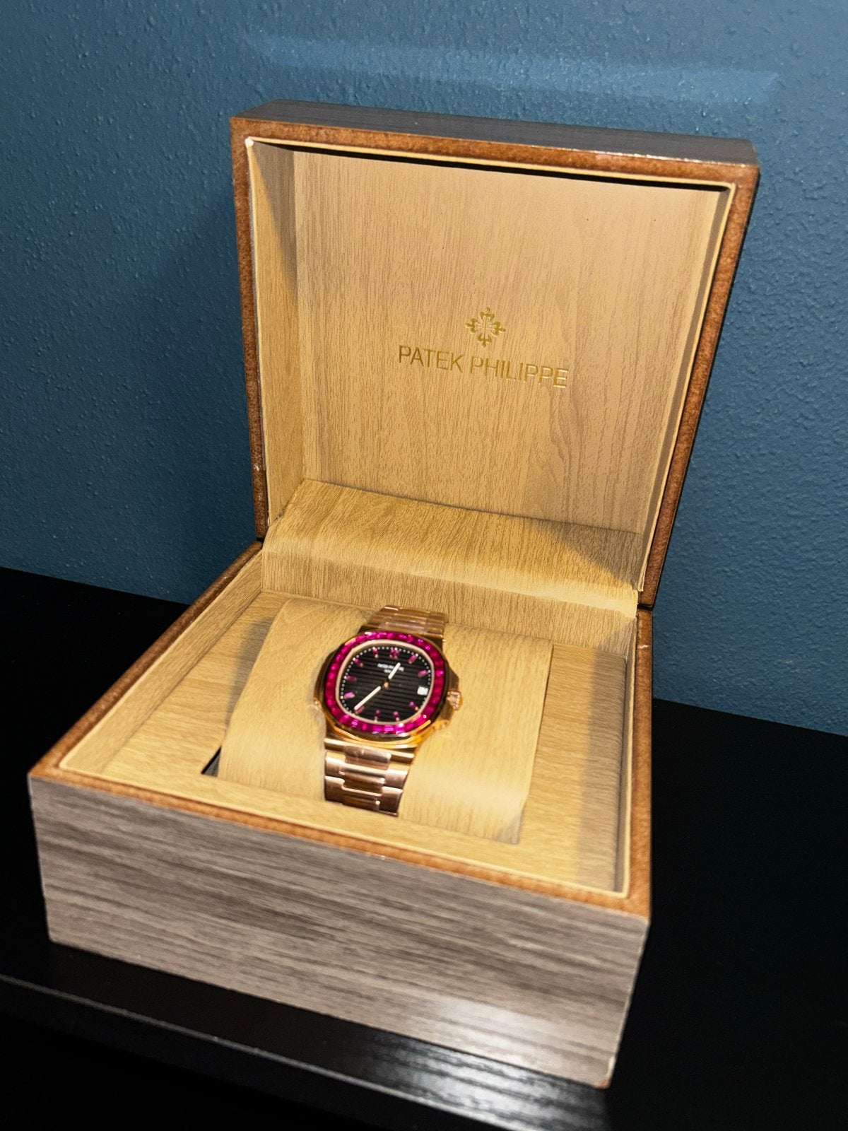 Patek Philippe Nautilus Rose Goud met Robijnen, Overige merken, Verzenden, Polshorloge, Nieuw