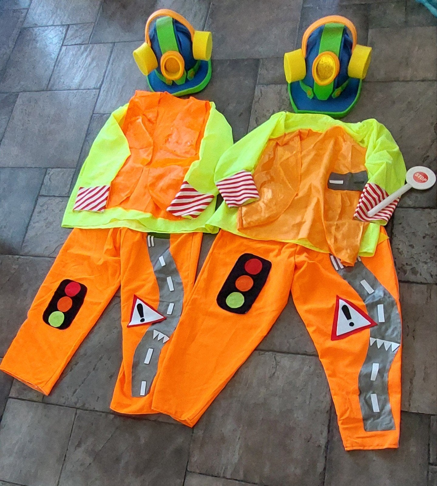4 carnaval pakken wegwerkers verkeersregelaars, Ophalen of Verzenden, Gedragen, Carnaval