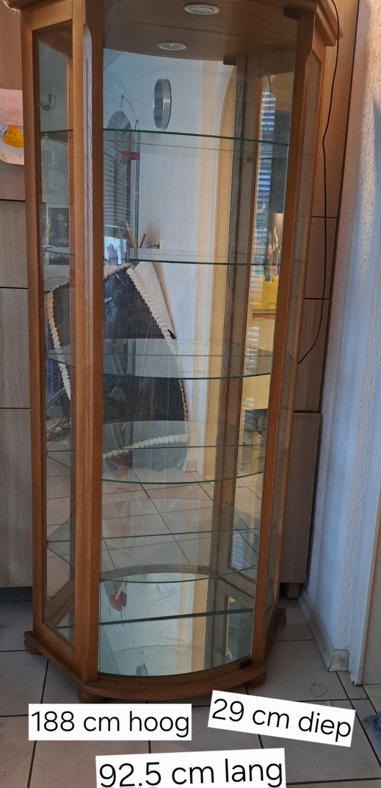 Vitrinekast met verlichting en glazen planken, Ophalen, Glas, 50 tot 100 cm, 150 tot 200 cm
