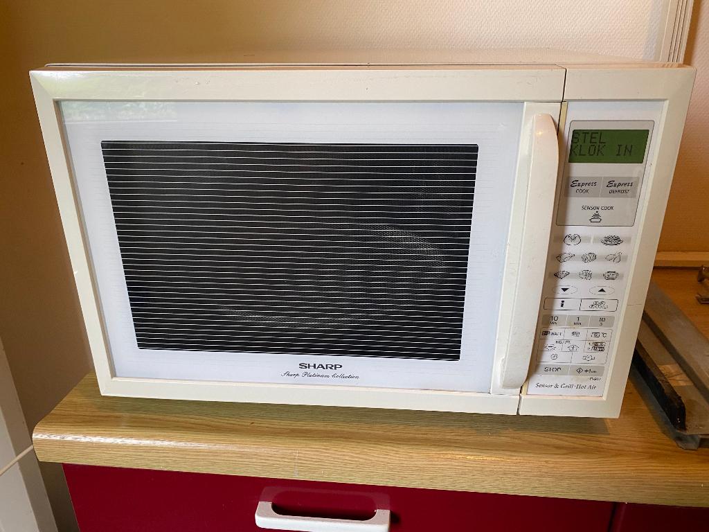 Sharp Vrijstaande of inbouw combimagnetron, Ophalen, Combimagnetron, Gebruikt, Draaiplateau