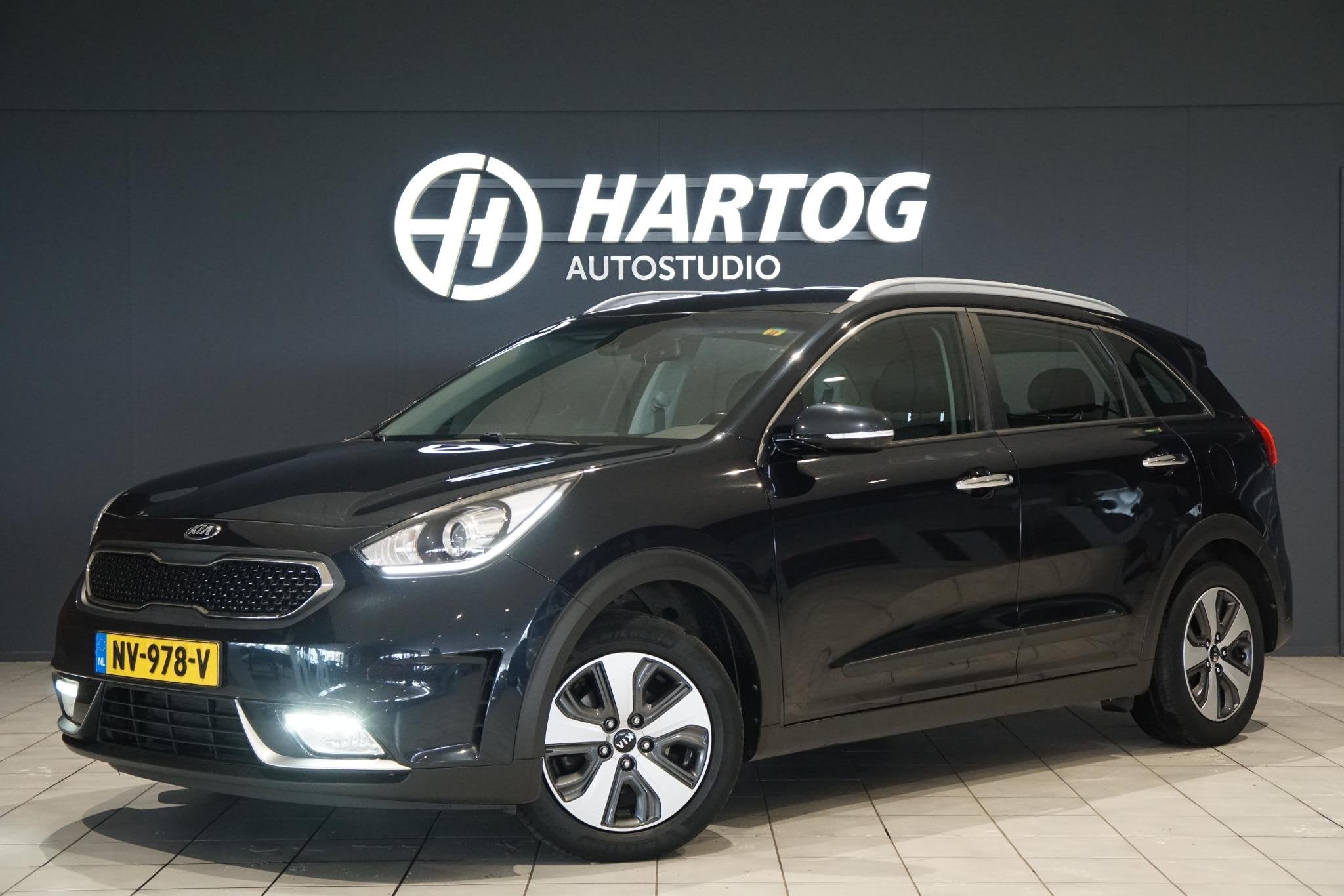 Kia Niro 1.6 GDi Hybrid First Edition + TREKHAAK / CAMERA /, Auto's, Gebruikt, 2 kWh, Blauw, Leder en Stof