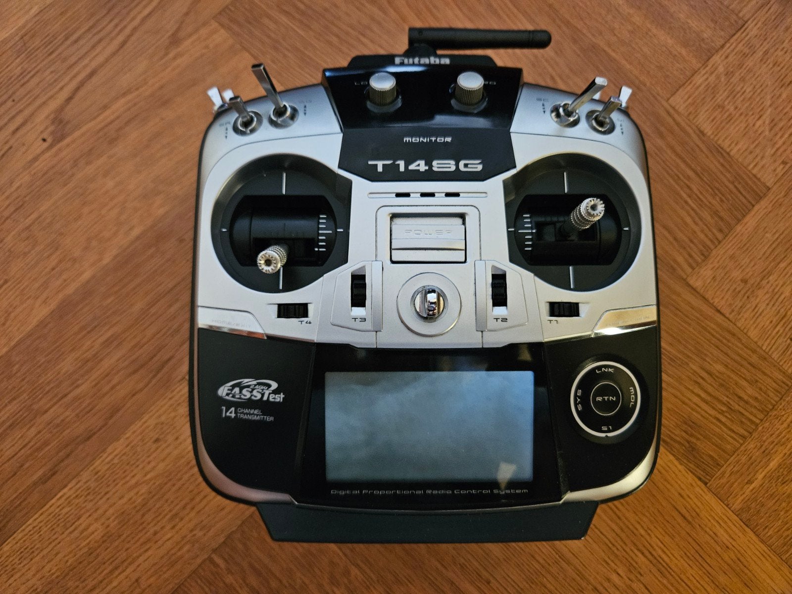 futaba T14SG met ontvanger en koffer, Ophalen, Zo goed als nieuw