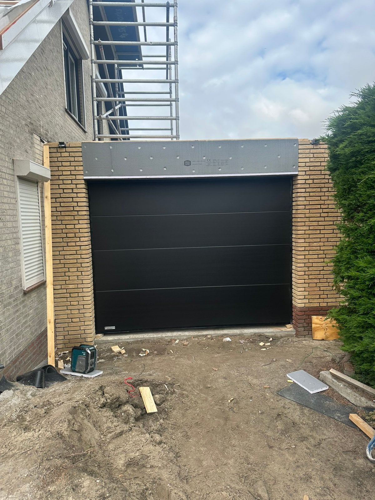 Uit voorraad leverbaar NIEUWE Garagedeuren, Garagedeur ISO40, Ophalen of Verzenden, 120 cm of meer, 215 cm of meer, Garagedeur