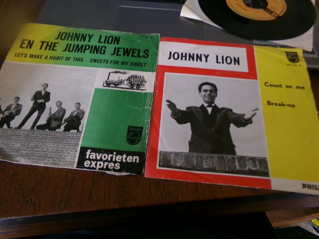 2 singles - Johnny Lion - Count On Me / Break-up - 1963, Cd's en Dvd's, Vinyl Singles, Ophalen of Verzenden, Gebruikt, Nederlandstalig