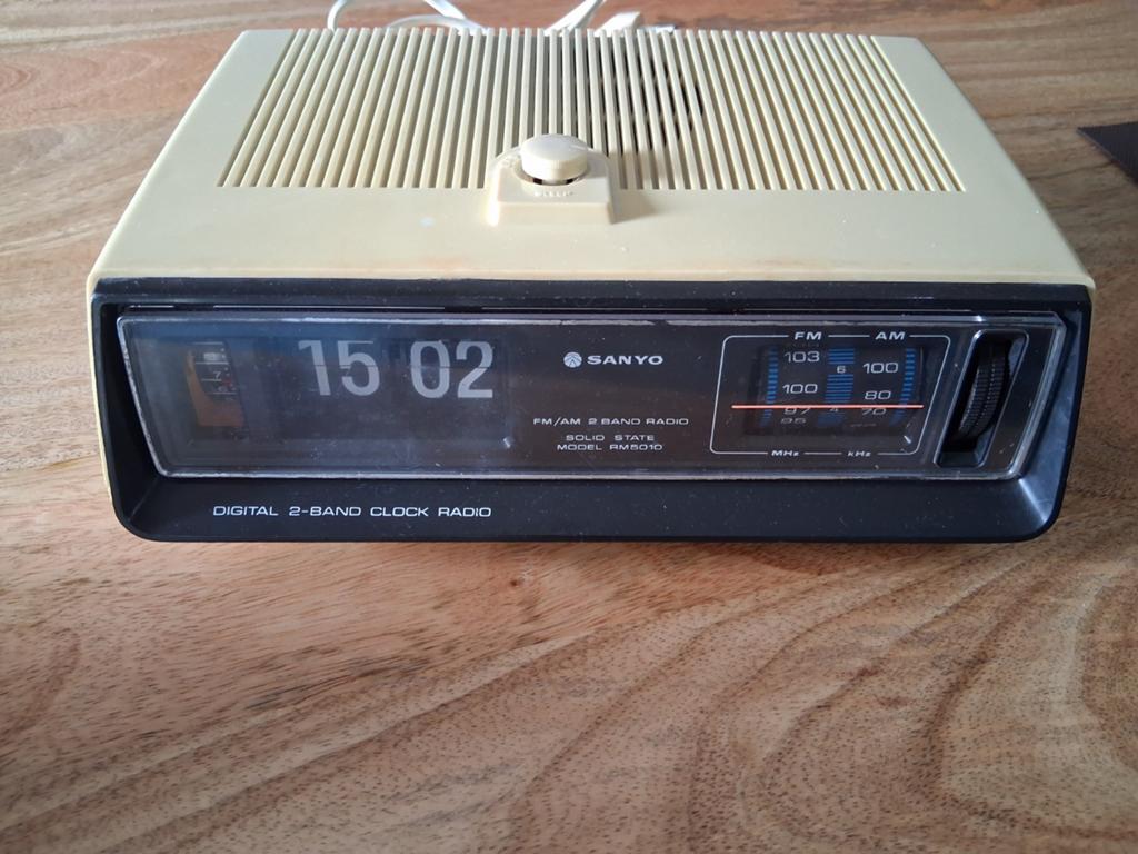 Flip wekker klok radio, Ophalen of Verzenden, Zo goed als nieuw